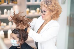 Ciencia del cabello crespo y cuidado capilar natural